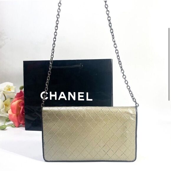 AUTHENTIC CHANEL BIFOLD DIAMOND STITCH WALLET GOLD - Picture 4 of 14